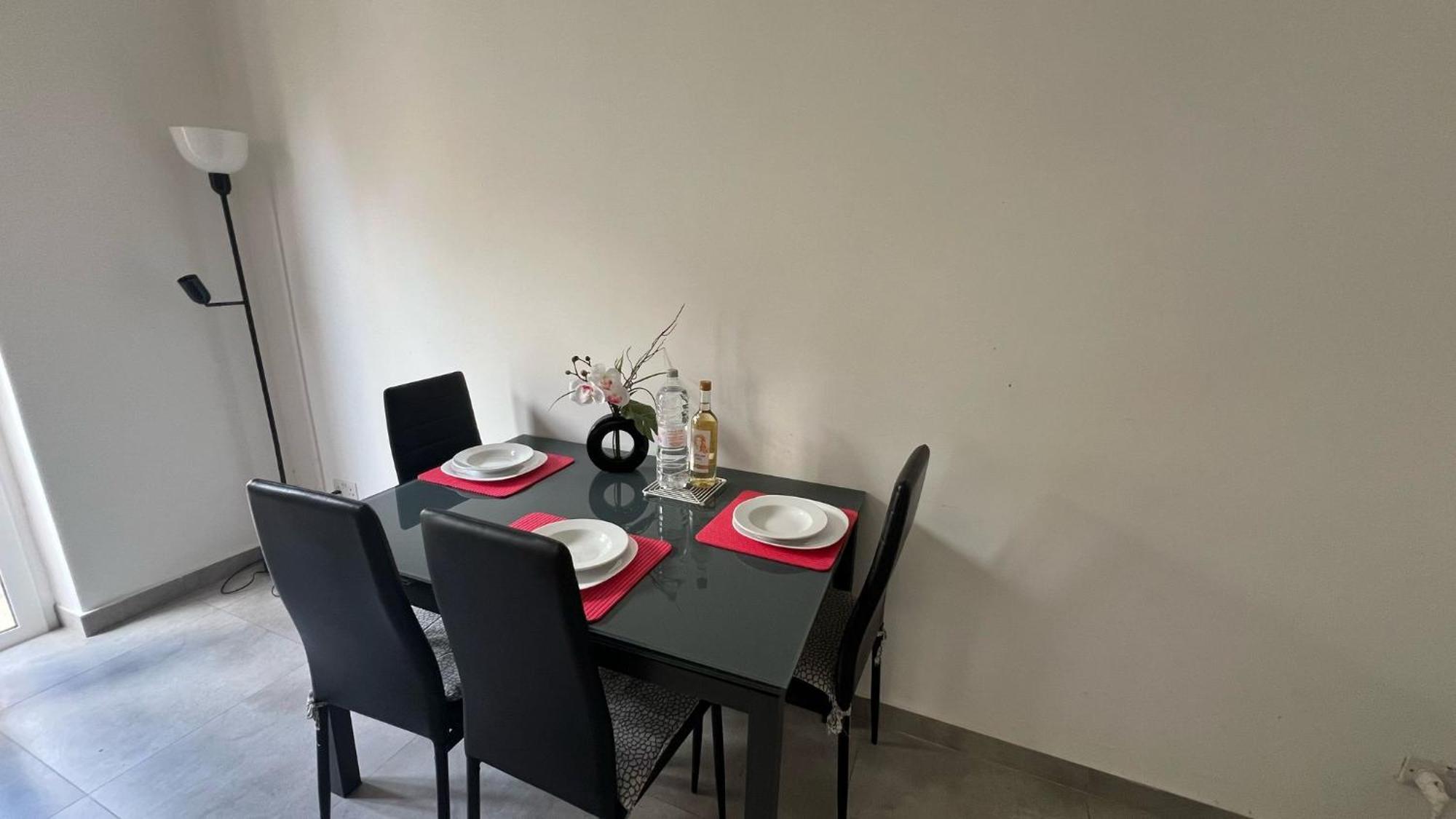 One Bedroom Tea Apartment Il-Gzira 外观 照片